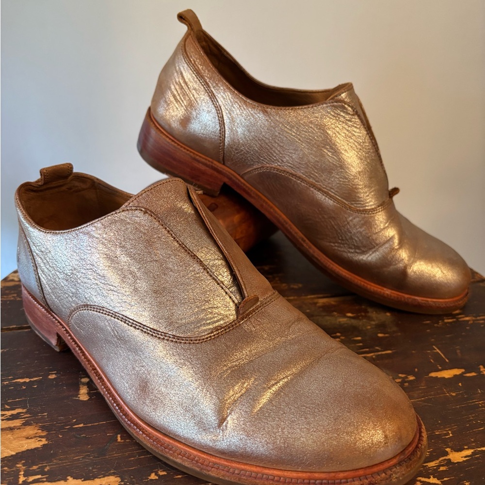 Frye Annie Slip On metallic on brown leather. Excellent condition W 9.5. - Picture 2 of 5